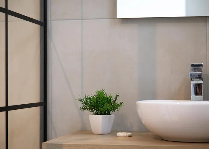 Beautiful And Cozy 3 Bedrooms In * アンティーブ