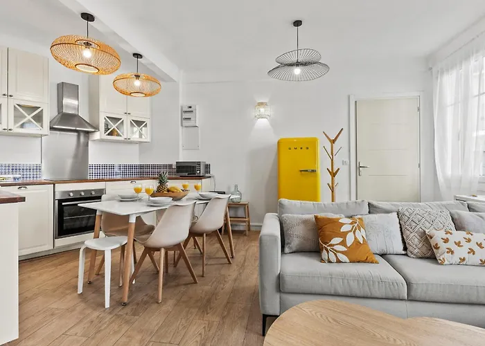 Beautiful And Cozy 3 Bedrooms In アンティーブ