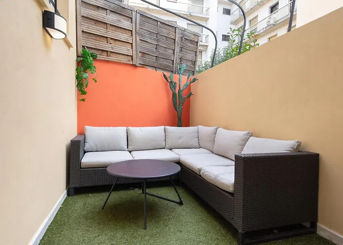 Beautiful And Cozy 3 Bedrooms In アンティーブ