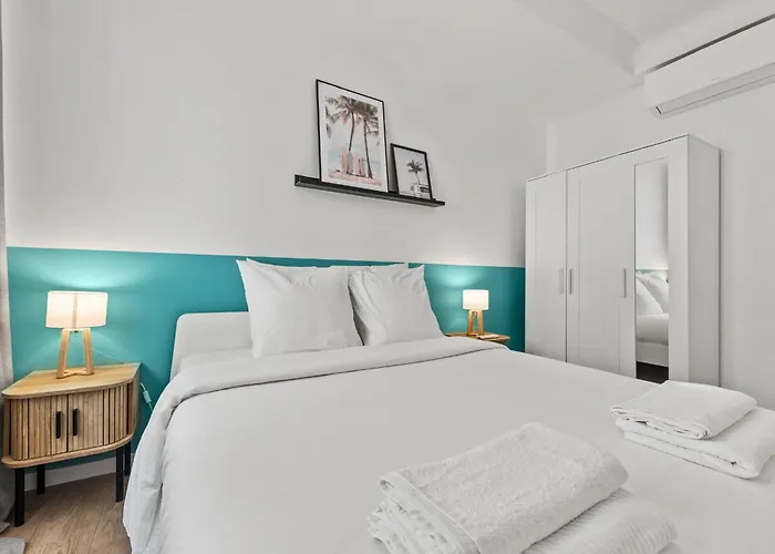 Beautiful And Cozy 3 Bedrooms In アンティーブ